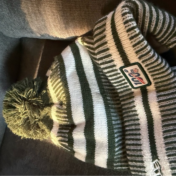 New Era NWT New York Jets Pom Knit Beanie Green White Striped Hat Unisex - Picture 5 of 7
